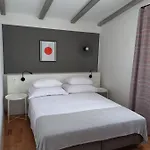 Apartmán Unique With Garden And Sea View