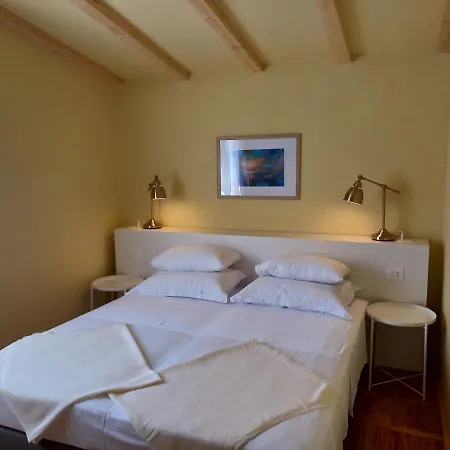Апартаменты Unique With Garden And Sea View