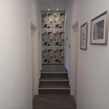 Unique With Garden And Sea View Apartment *