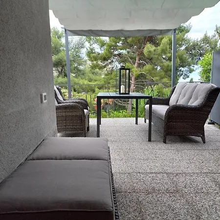 Апартаменти Unique With Garden And Sea View *